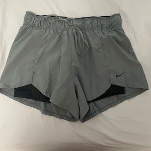 Nike flex 2 in 1 shorts - size M